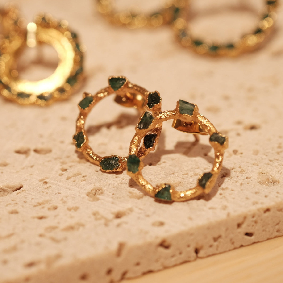 Stud Circle 6 Emerald Fusion 1.5cm