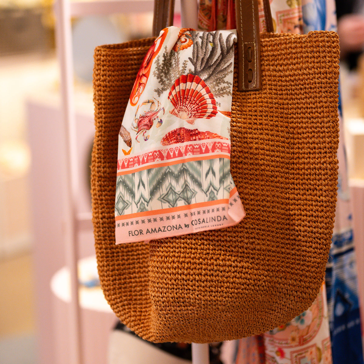 Beach Wrap mit pink-türkisem Mar-Rosado-Muster, handgefertigt in Kolumbien
