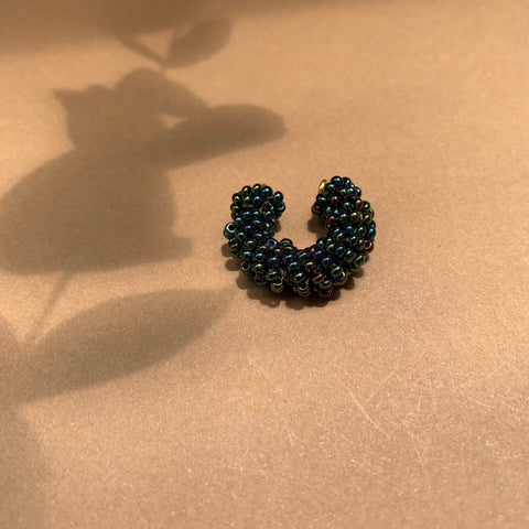 Earcuff von Tina Botero Resplandor in Grün
