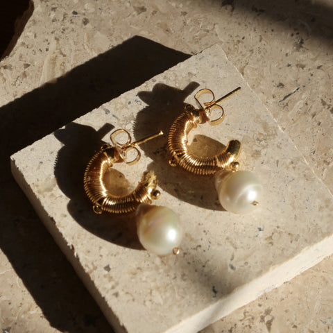 Faro Pearl Mini Hoops