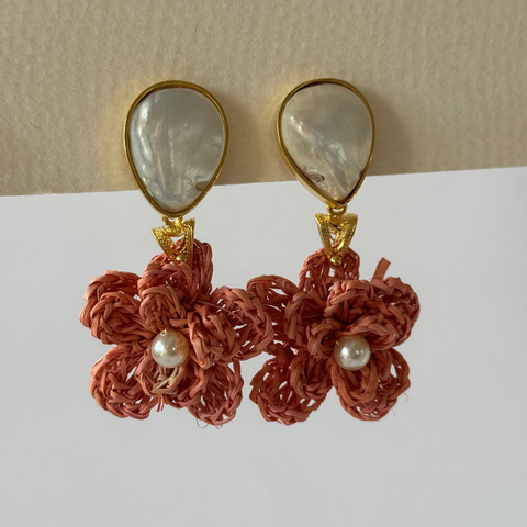 Shell Garden Iraca Flower Earrings