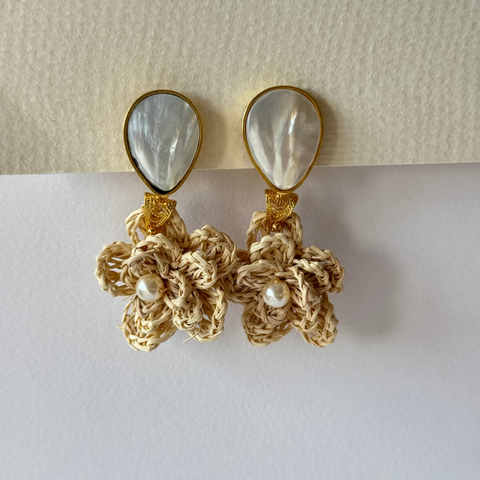 Shell Garden Iraca Flower Earrings