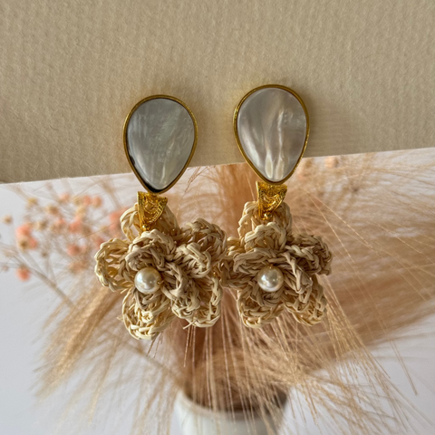 Shell Garden Iraca Flower Earrings