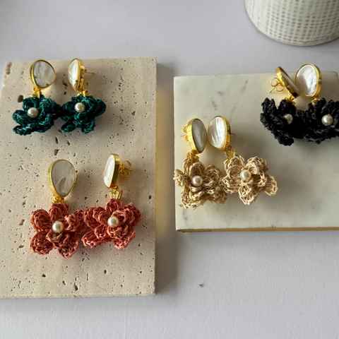 Shell Garden Iraca Flower Earrings
