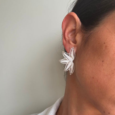 Large half-star earring Silver