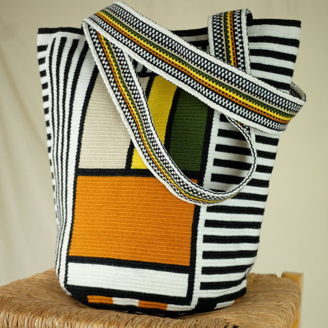 Lineas B&W Tote Bag