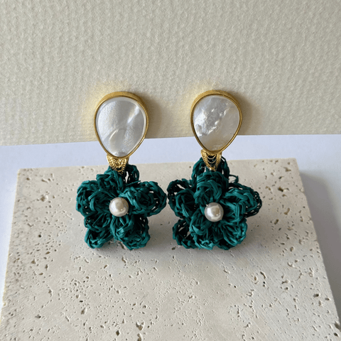 Shell Garden Iraca Flower Earrings