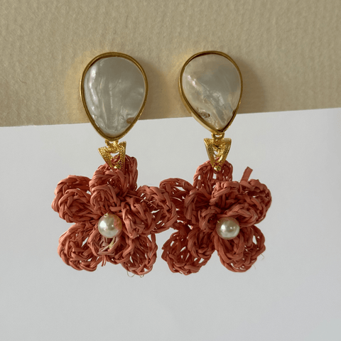 Shell Garden Iraca Flower Earrings