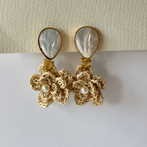 Shell Garden Iraca Flower Earrings