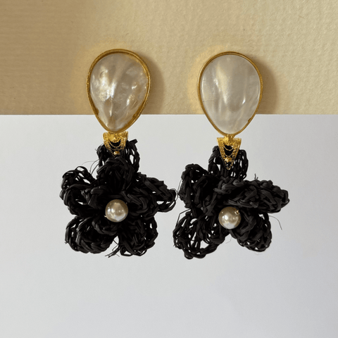 Shell Garden Iraca Flower Earrings