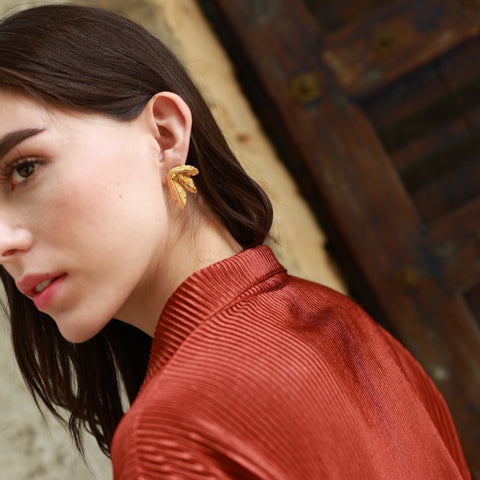 Triple Hoja Small Gold Earring