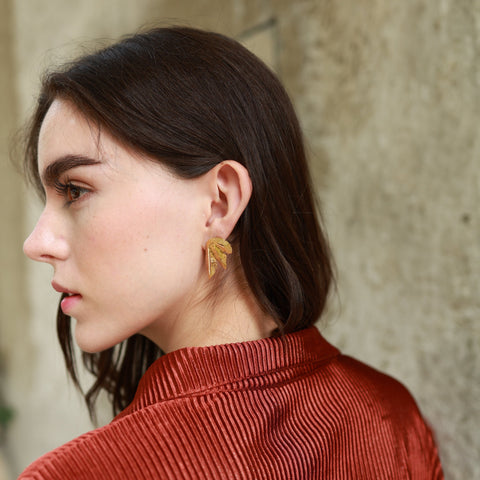 Triple Hoja Small Gold Earring
