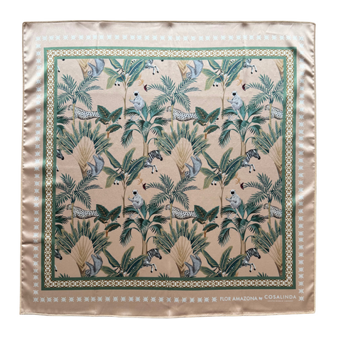 Detailansicht des Leopardenmusters auf dem Foulard
