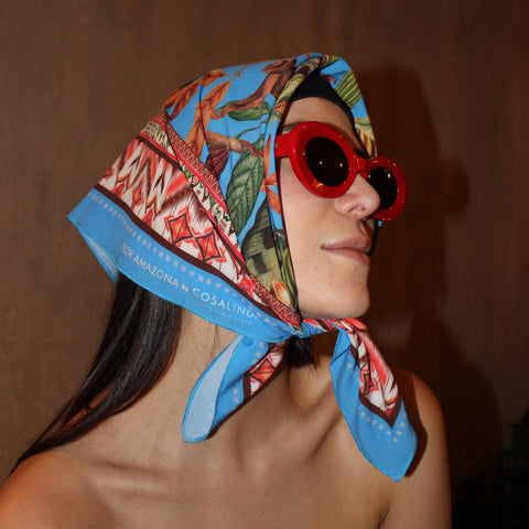 Foulard Urwald als Kopftuch getragen