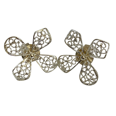 Ohrring Gardenia Flower Studs in Silber von Ana Carolina Valencia