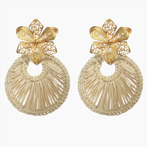 Ohrring Iraca Gardenia Mystic Earrings in Beige von Ana Carolina Valencia