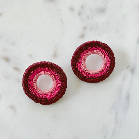 Cala Studs in Pink von Bamboleira