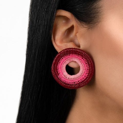 Cala Studs in Pink von Bamboleira