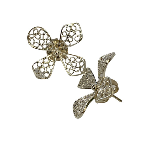 Ohrring Gardenia Flower Studs in Silber von Ana Carolina Valencia